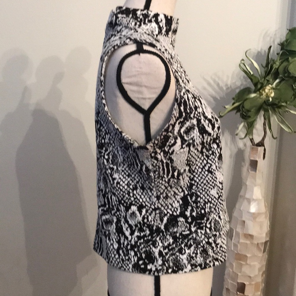 New York and Company textured patterned - Picture 3 of 4